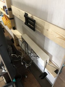 壁掛けテレビ　DIY